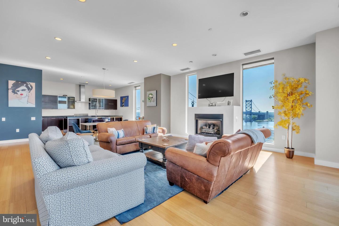 108 Arch St #ph1 Property Photo 7