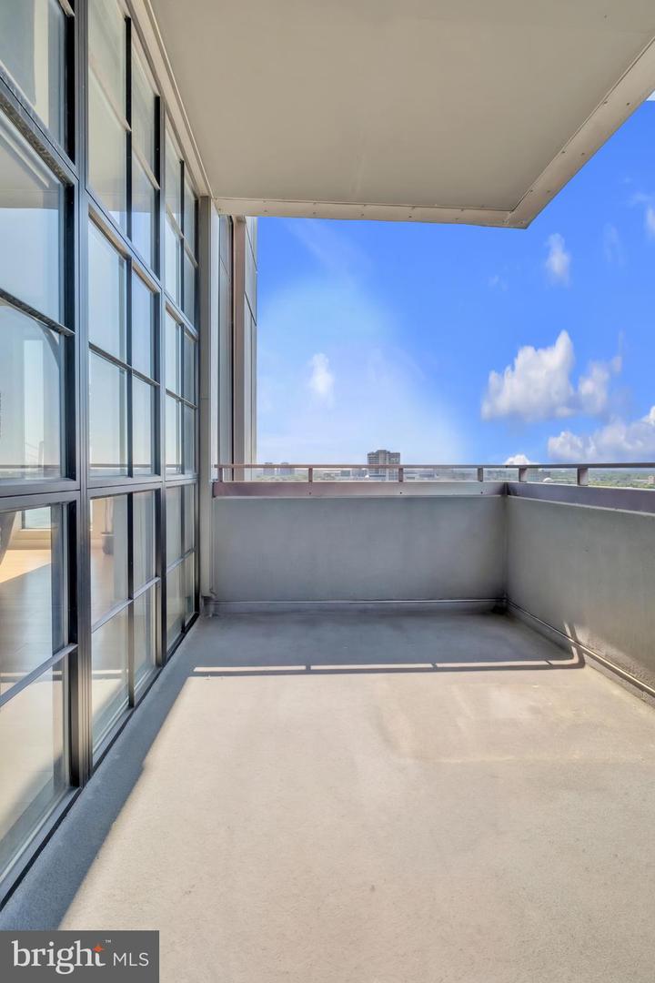 108 Arch St #ph1 Property Photo 9