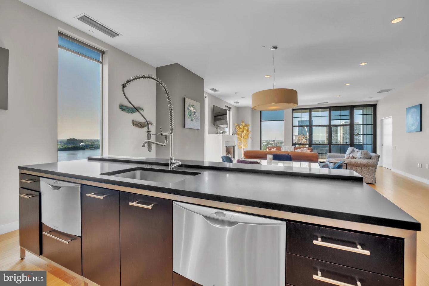 108 Arch St #ph1 Property Photo 10