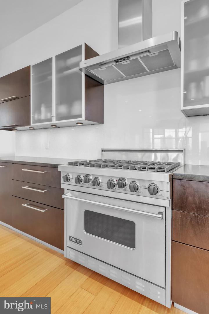 108 Arch St #ph1 Property Photo 12