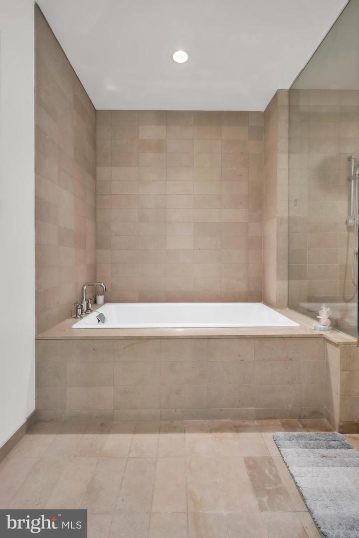 108 Arch St #ph1 Property Photo 22