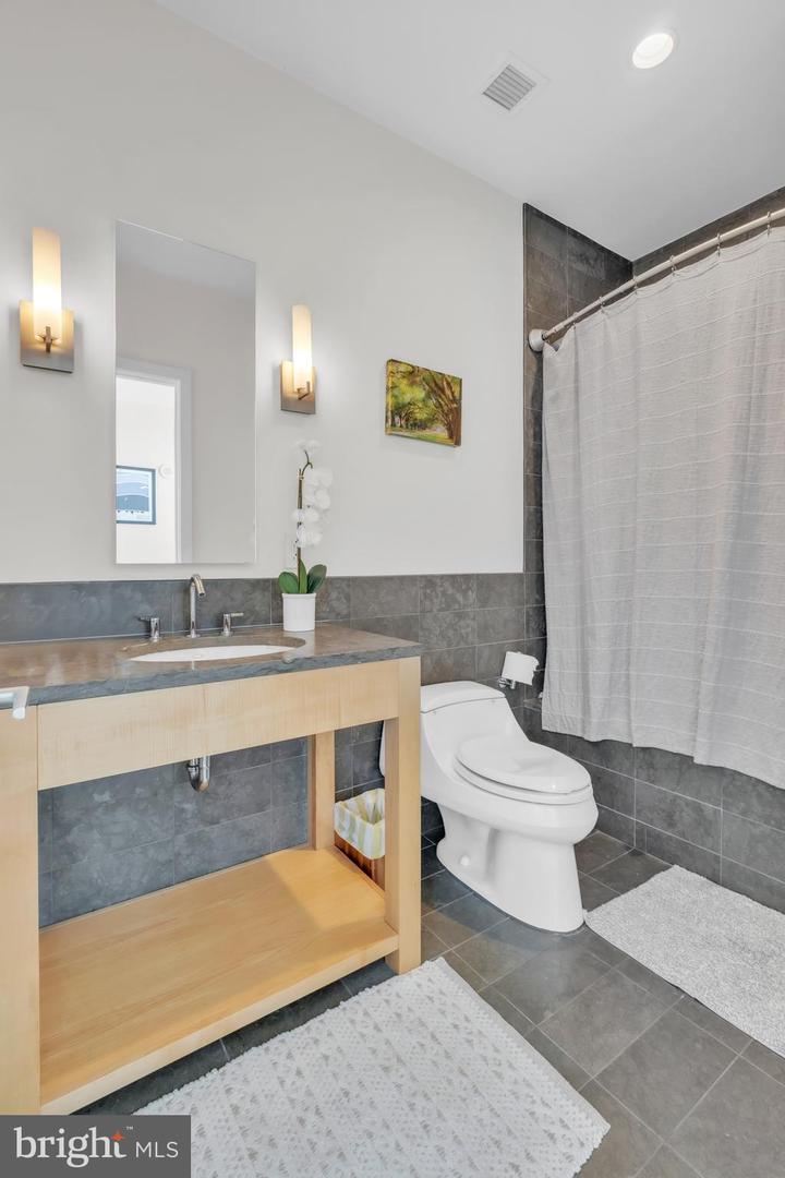 108 Arch St #ph1 Property Photo 28