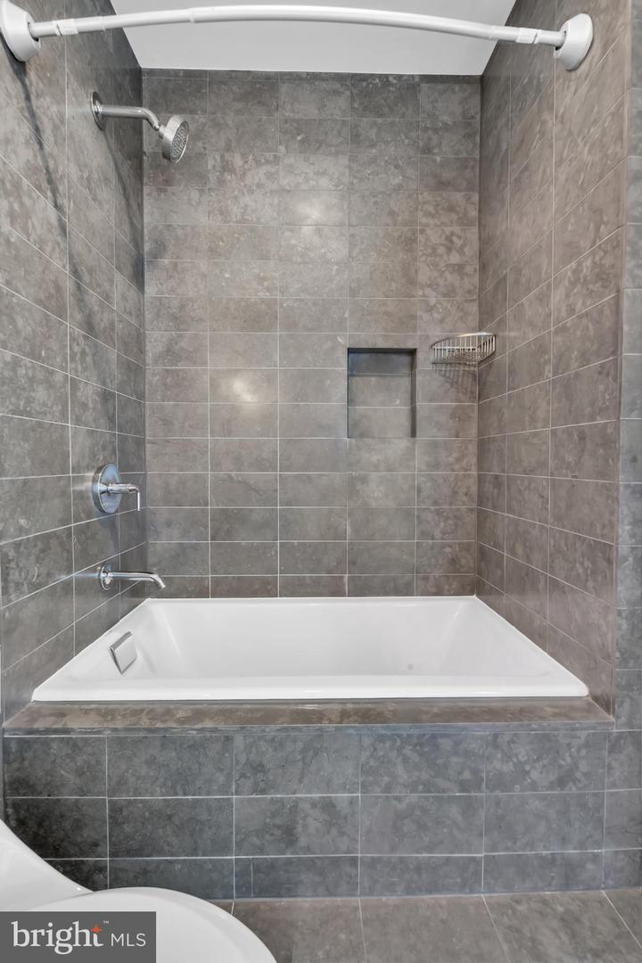 108 Arch St #ph1 Property Photo 31