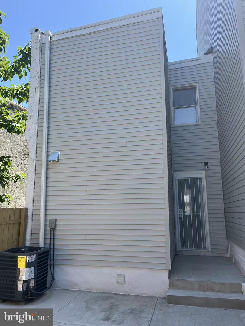 2118 N Percy St Property Photo 7