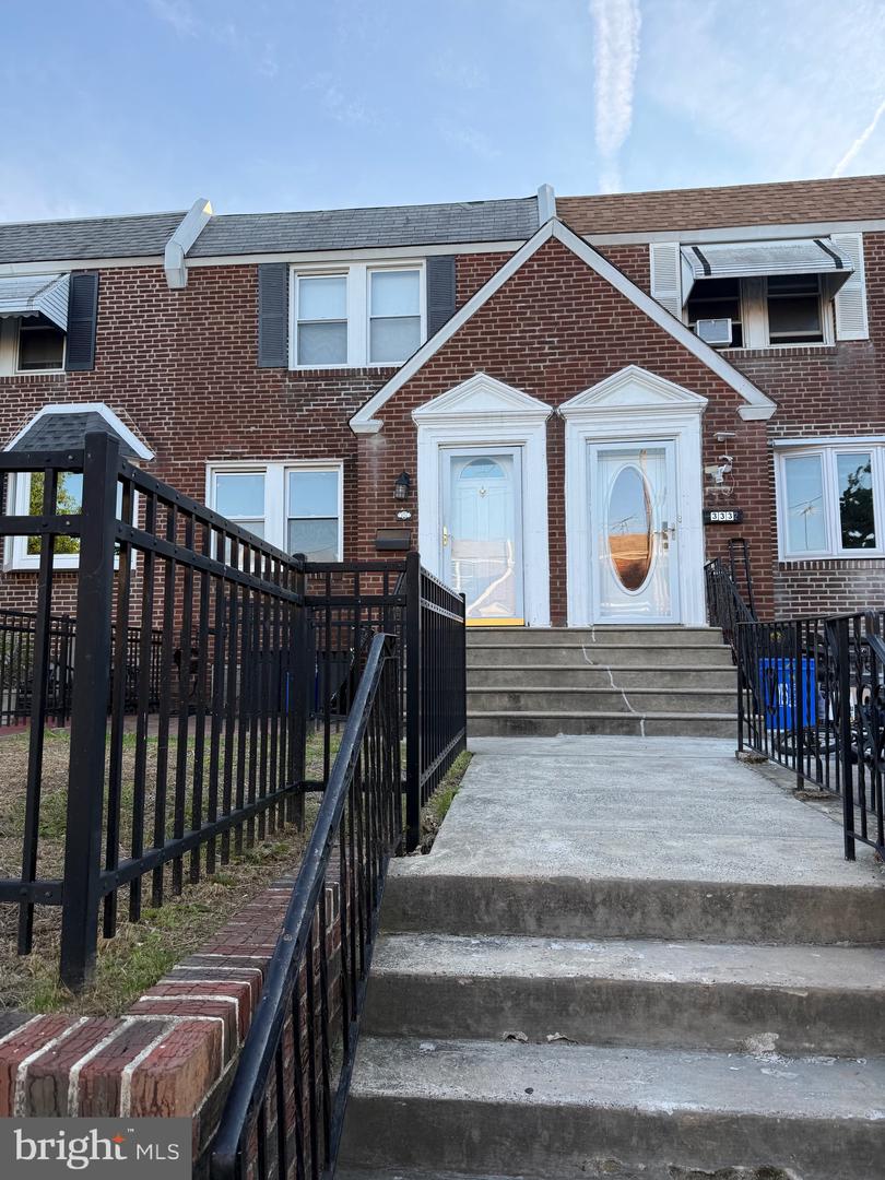 3334 Lansing St Property Photo 1