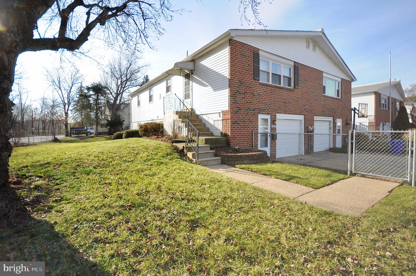 15155 Milford St Property Photo 2