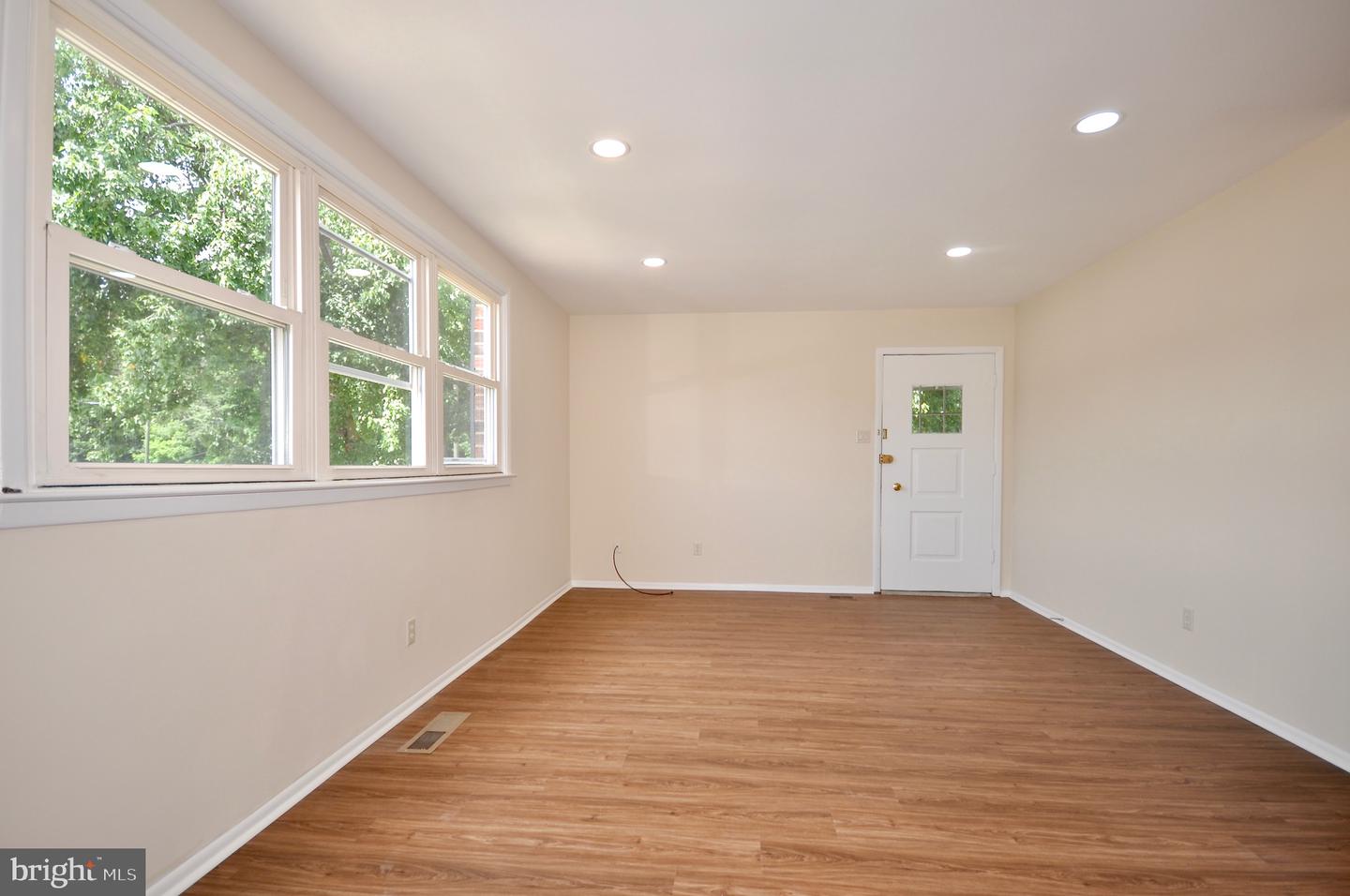 15155 Milford St Property Photo 7