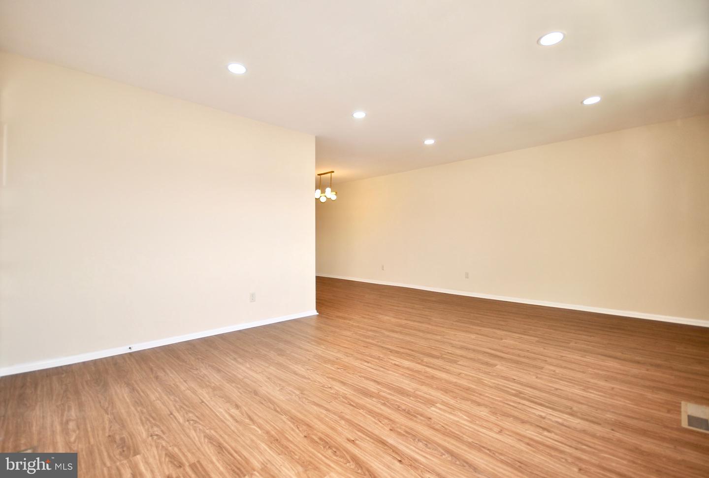 15155 Milford St Property Photo 8