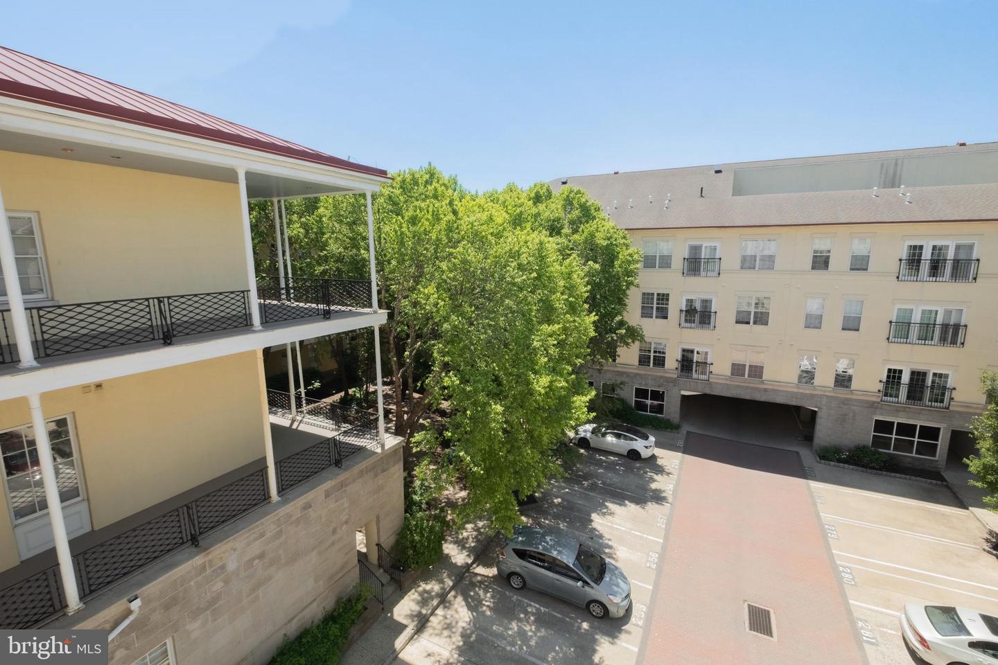 500 Admirals Way #402 Property Photo 16