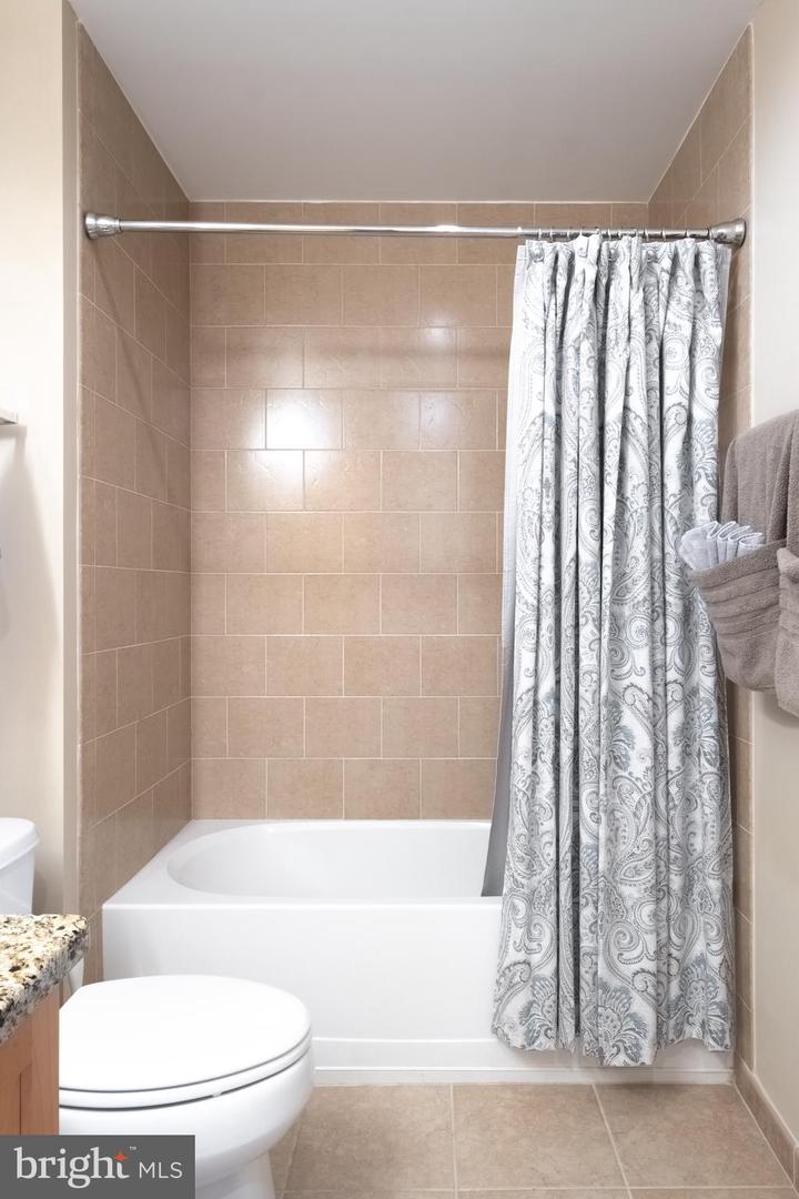 500 Admirals Way #402 Property Photo 28