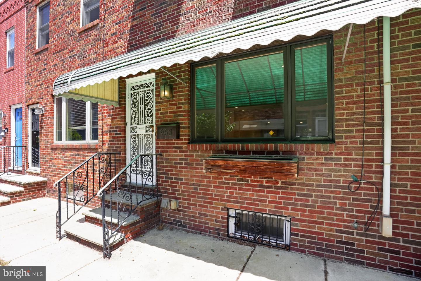 933 Fernon St Property Photo 3