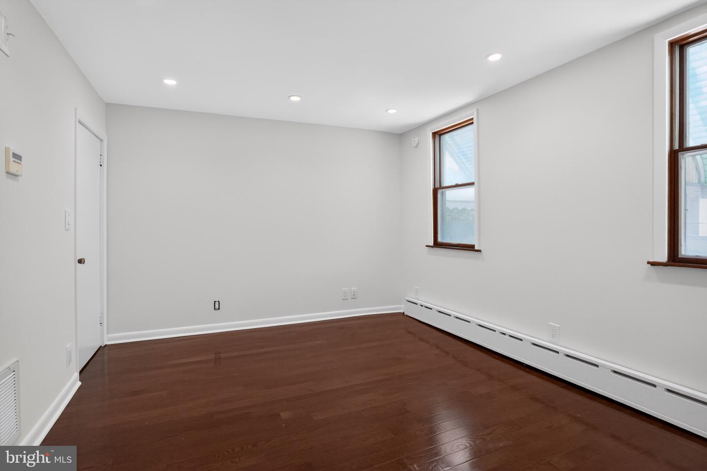 933 Fernon St Property Photo 13