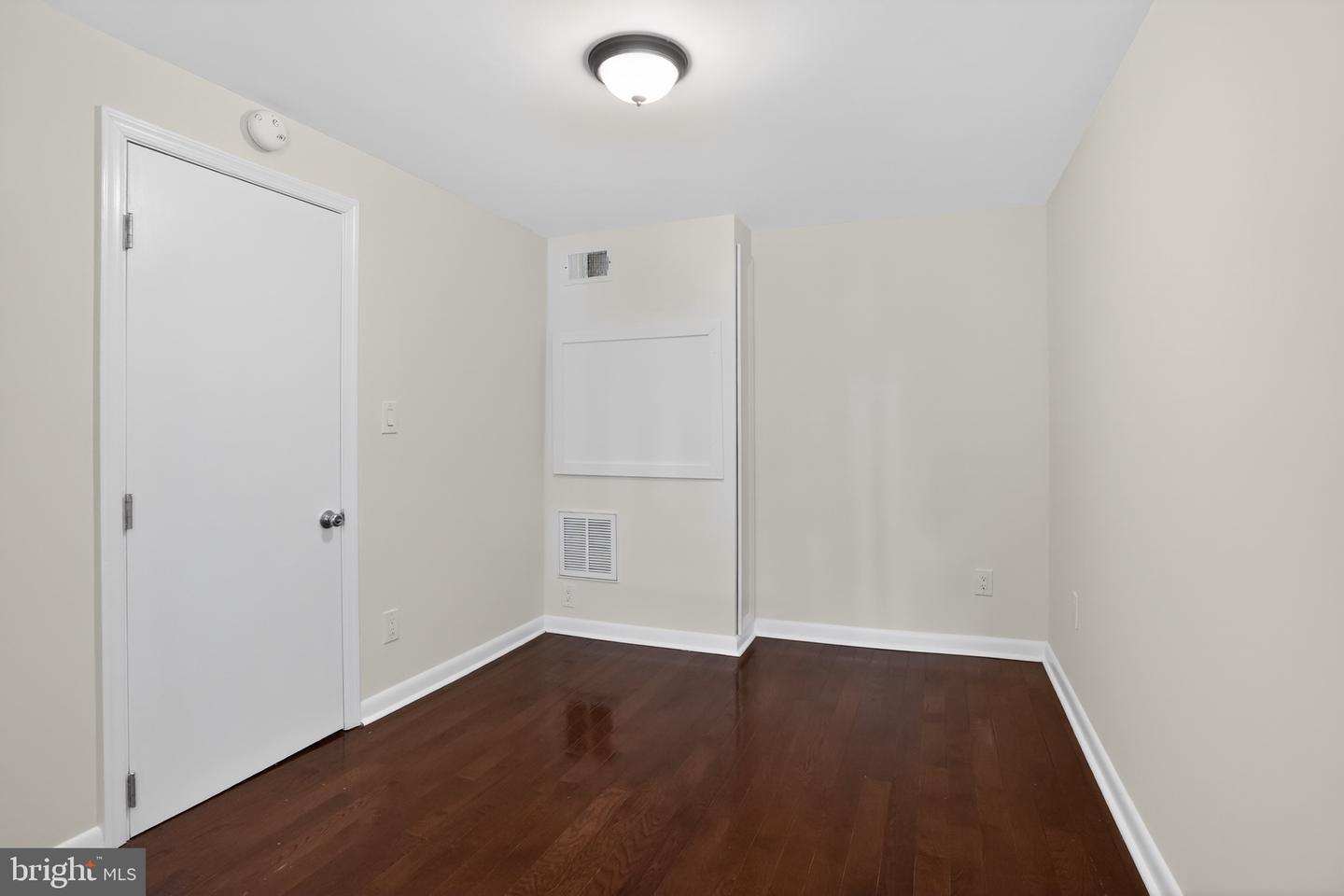 933 Fernon St Property Photo 14