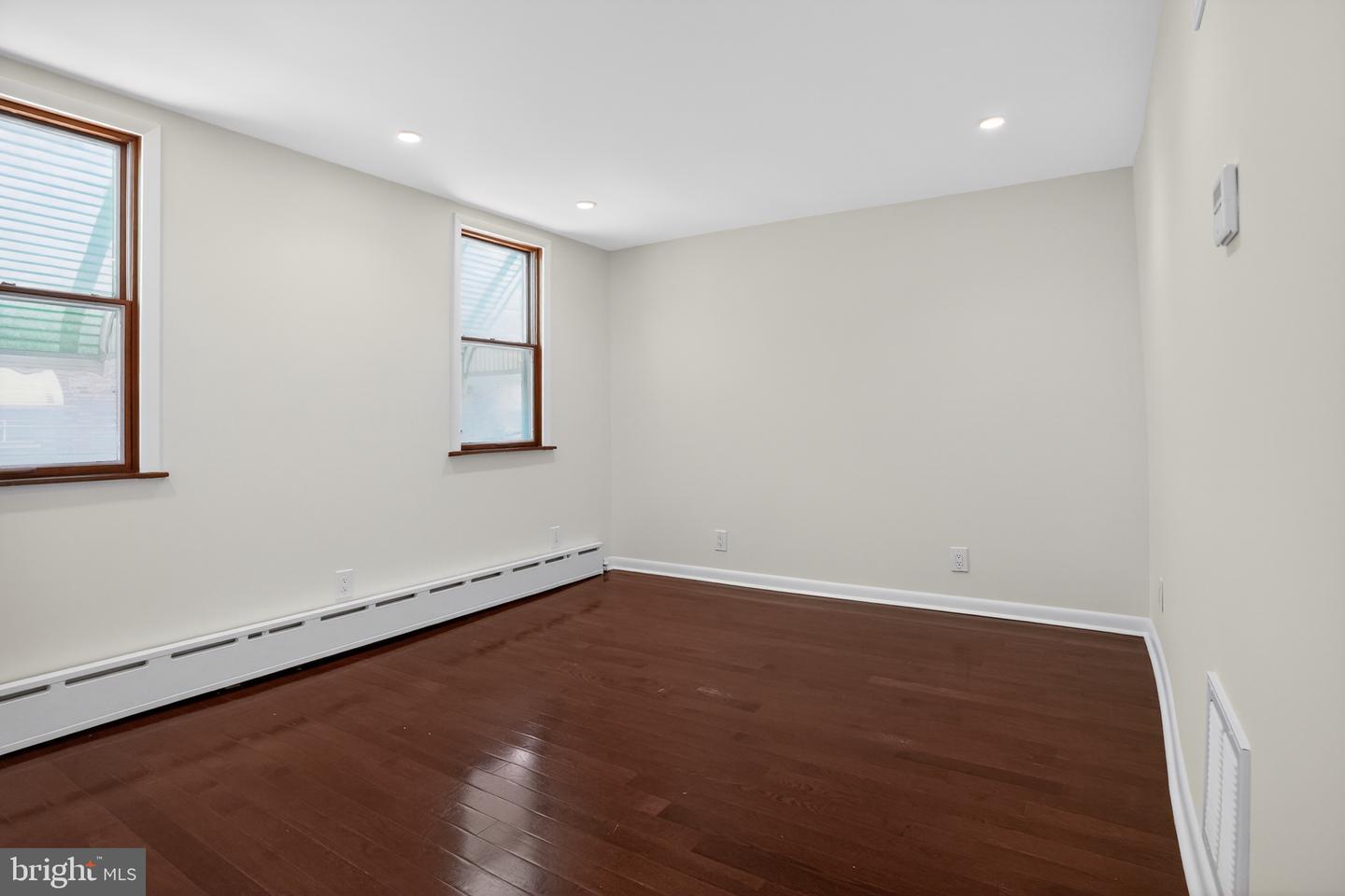 933 Fernon St Property Photo 16