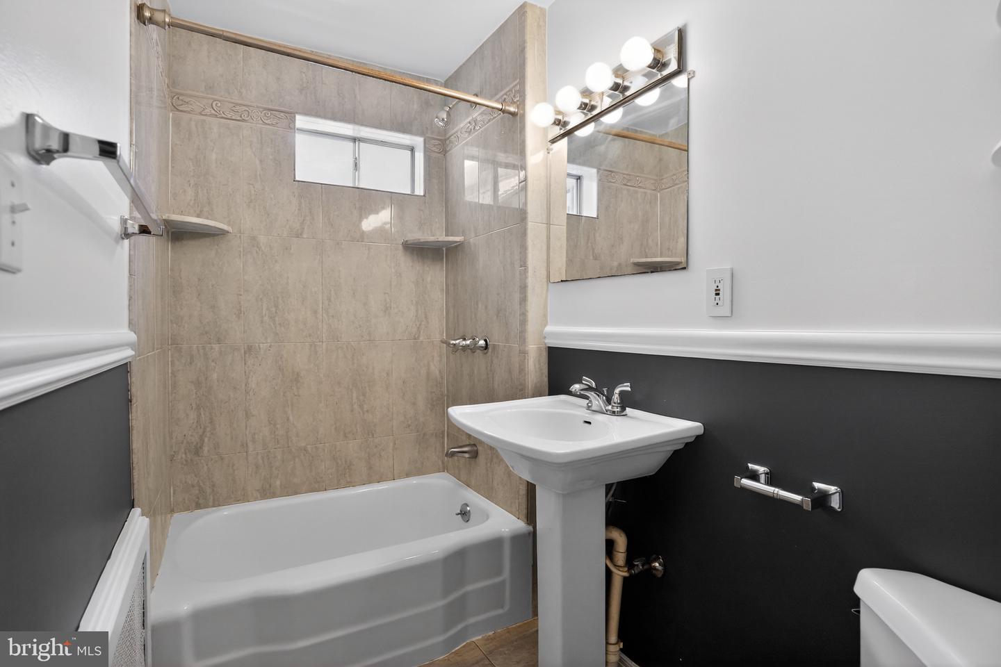 933 Fernon St Property Photo 18
