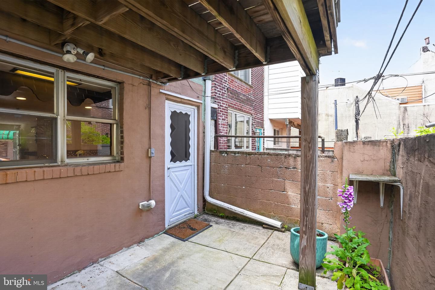 933 Fernon St Property Photo 27