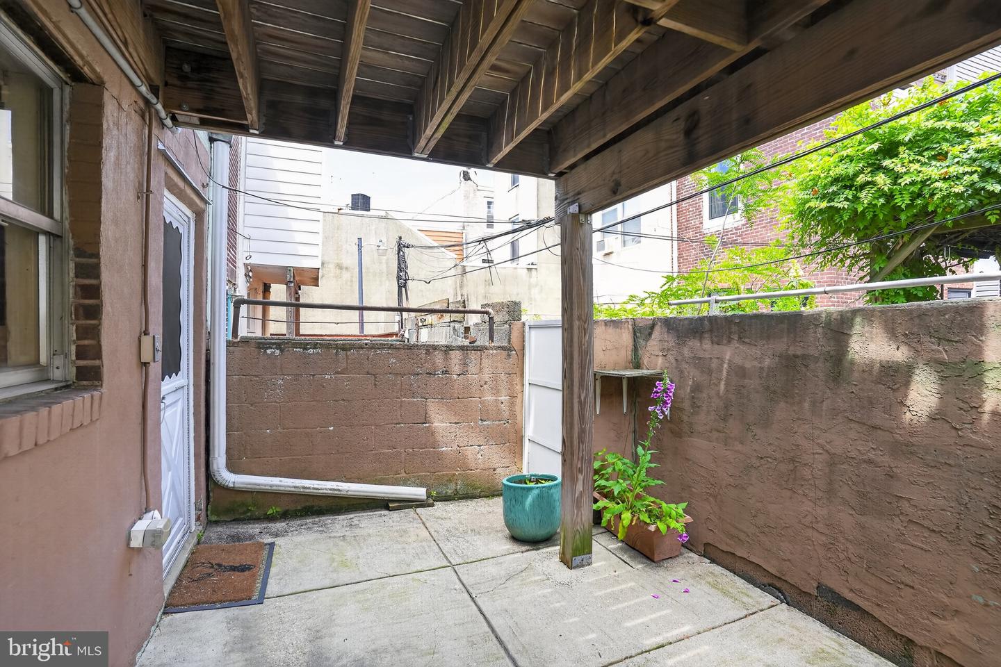 933 Fernon St Property Photo 28