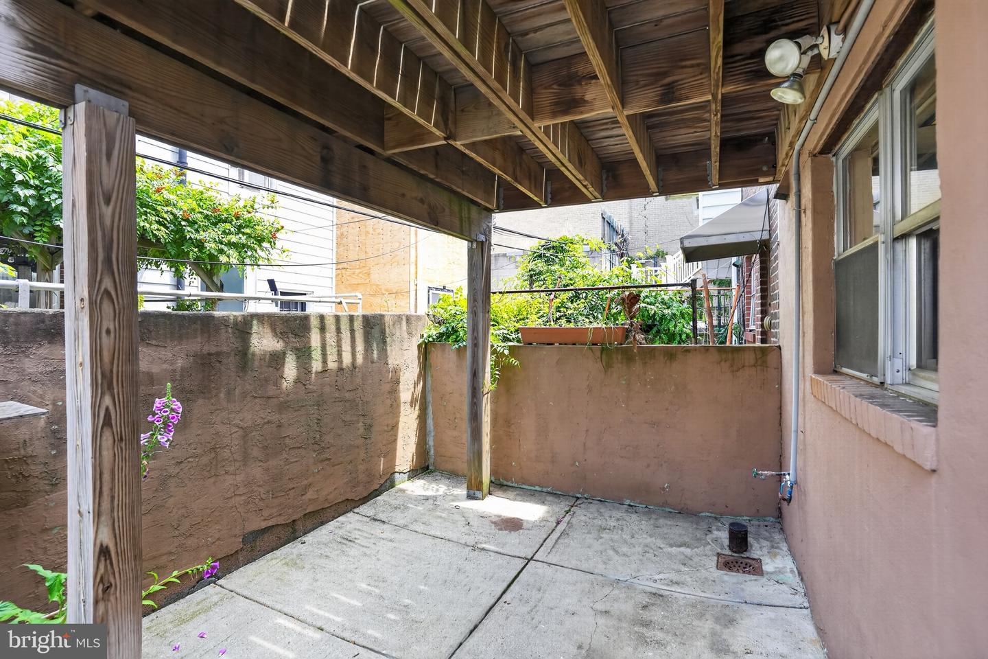 933 Fernon St Property Photo 29