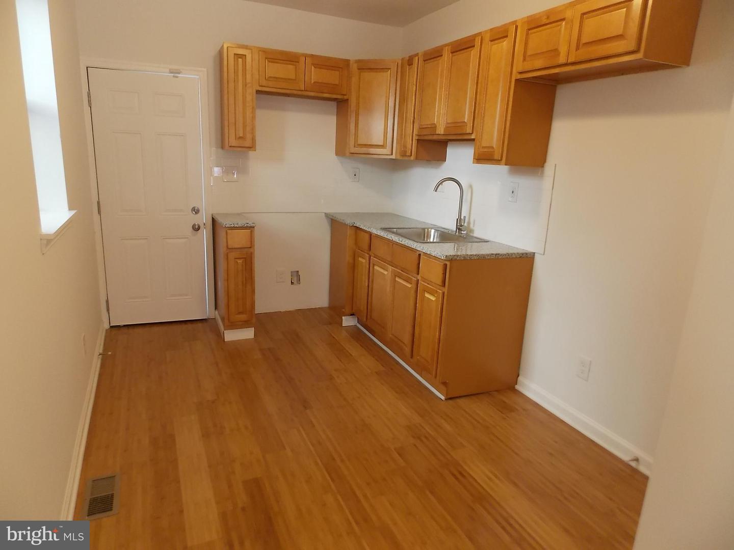 1911 N Taylor St Property Photo 5