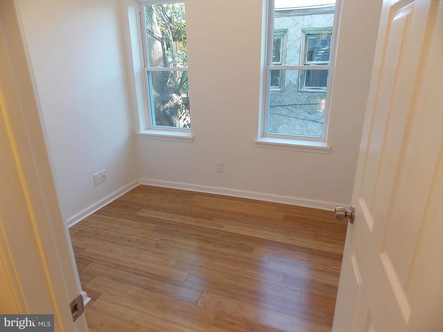 1911 N Taylor St Property Photo 8