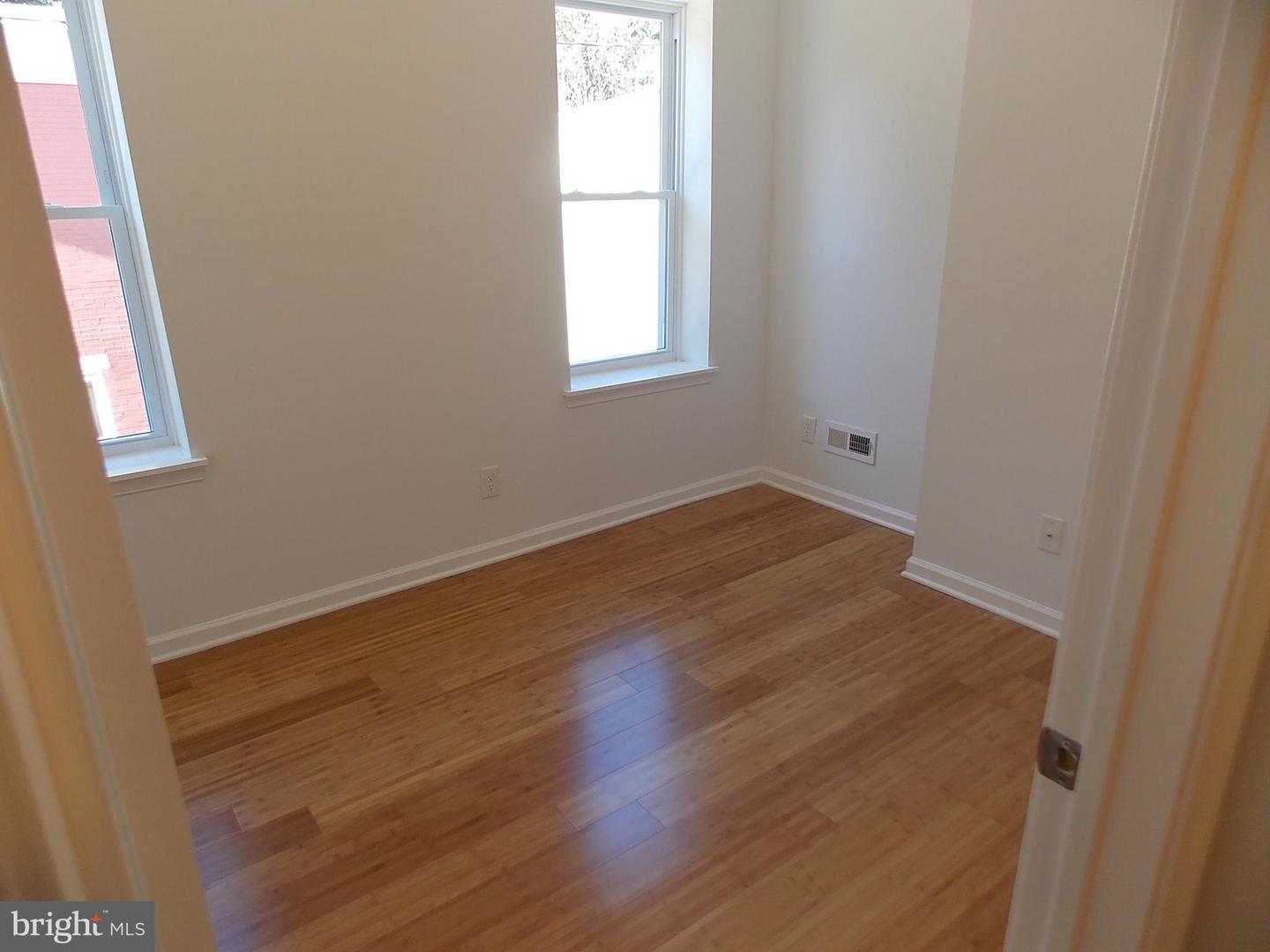1911 N Taylor St Property Photo 11
