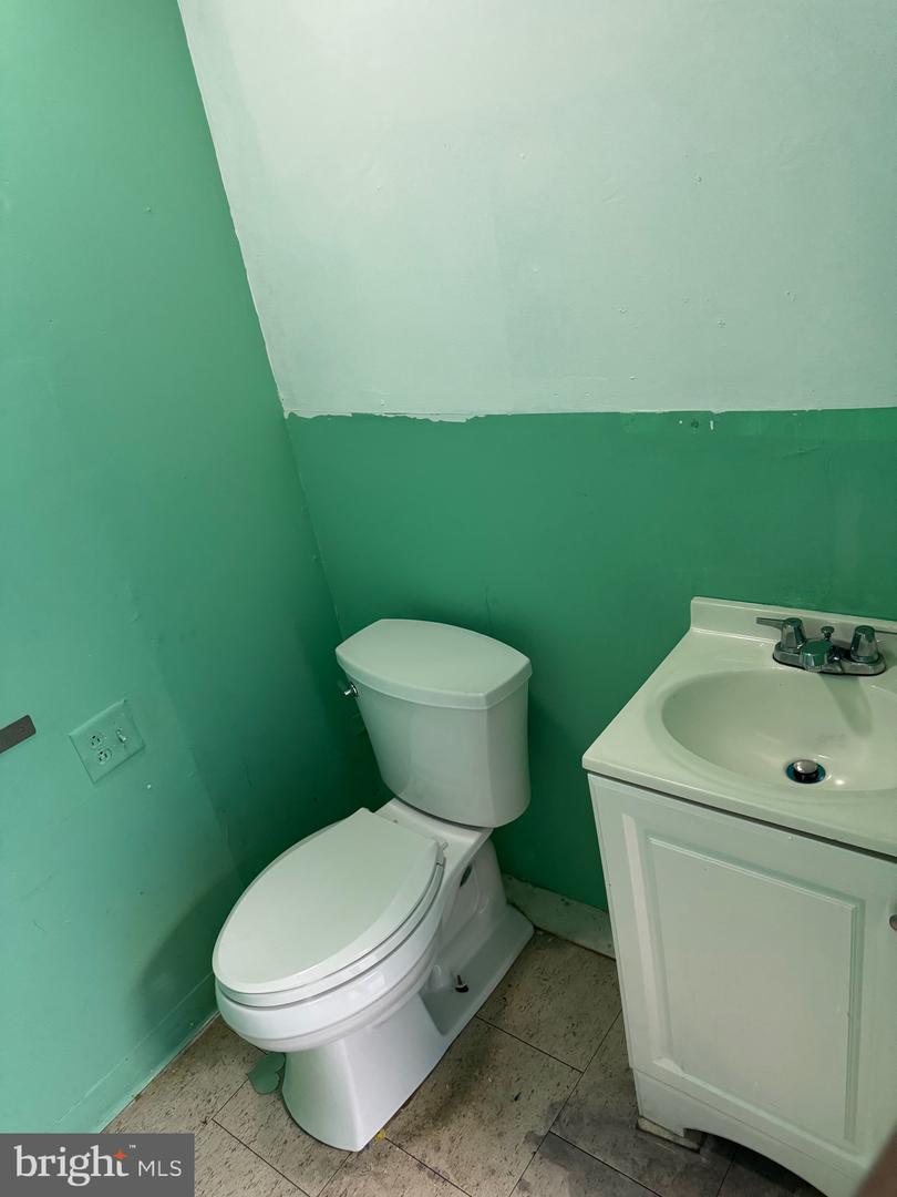 711 Snyder Ave #b Property Photo 10