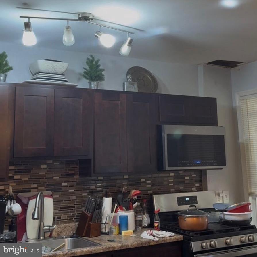 6150 Gillespie St Property Photo 3