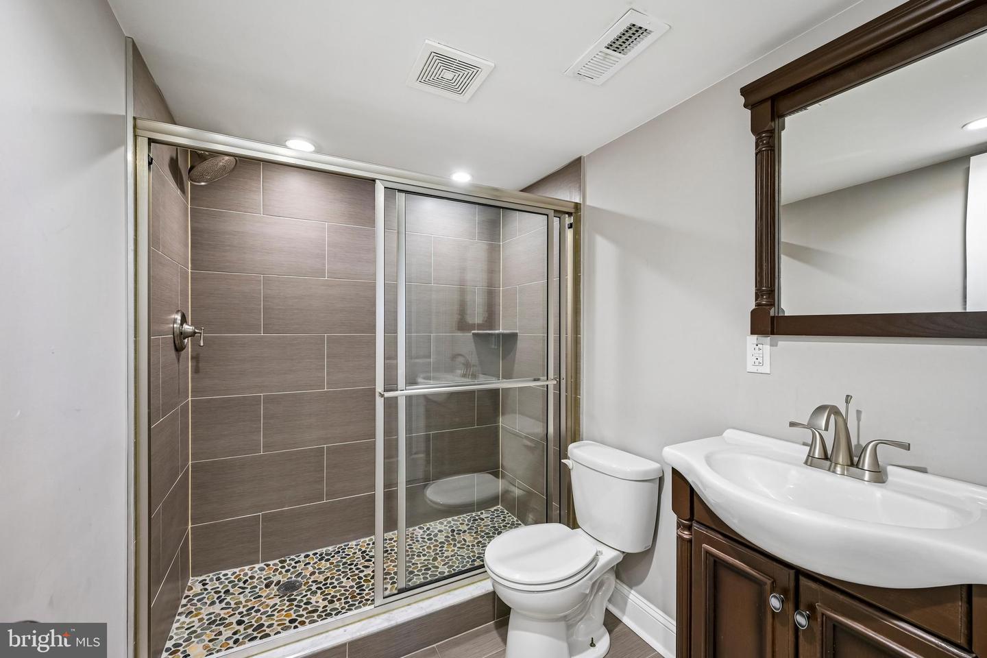 1819 Mountain St Property Photo 5