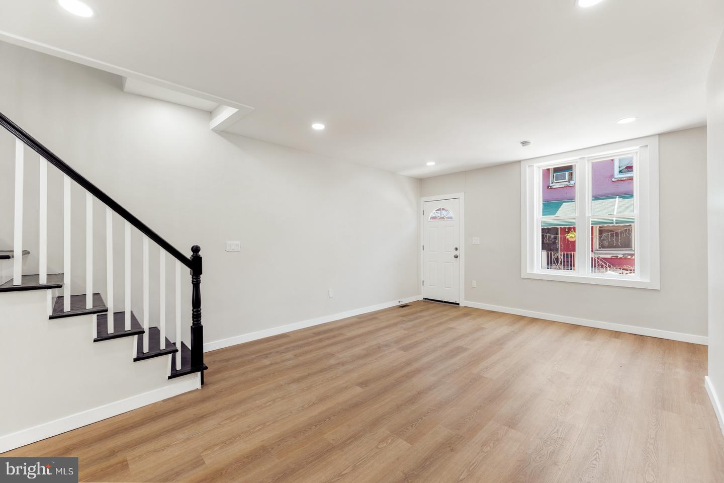 1736 N Lecount St Property Photo 8