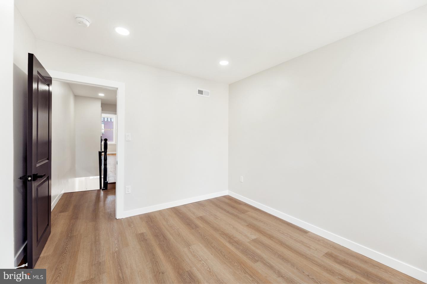 1736 N Lecount St Property Photo 25