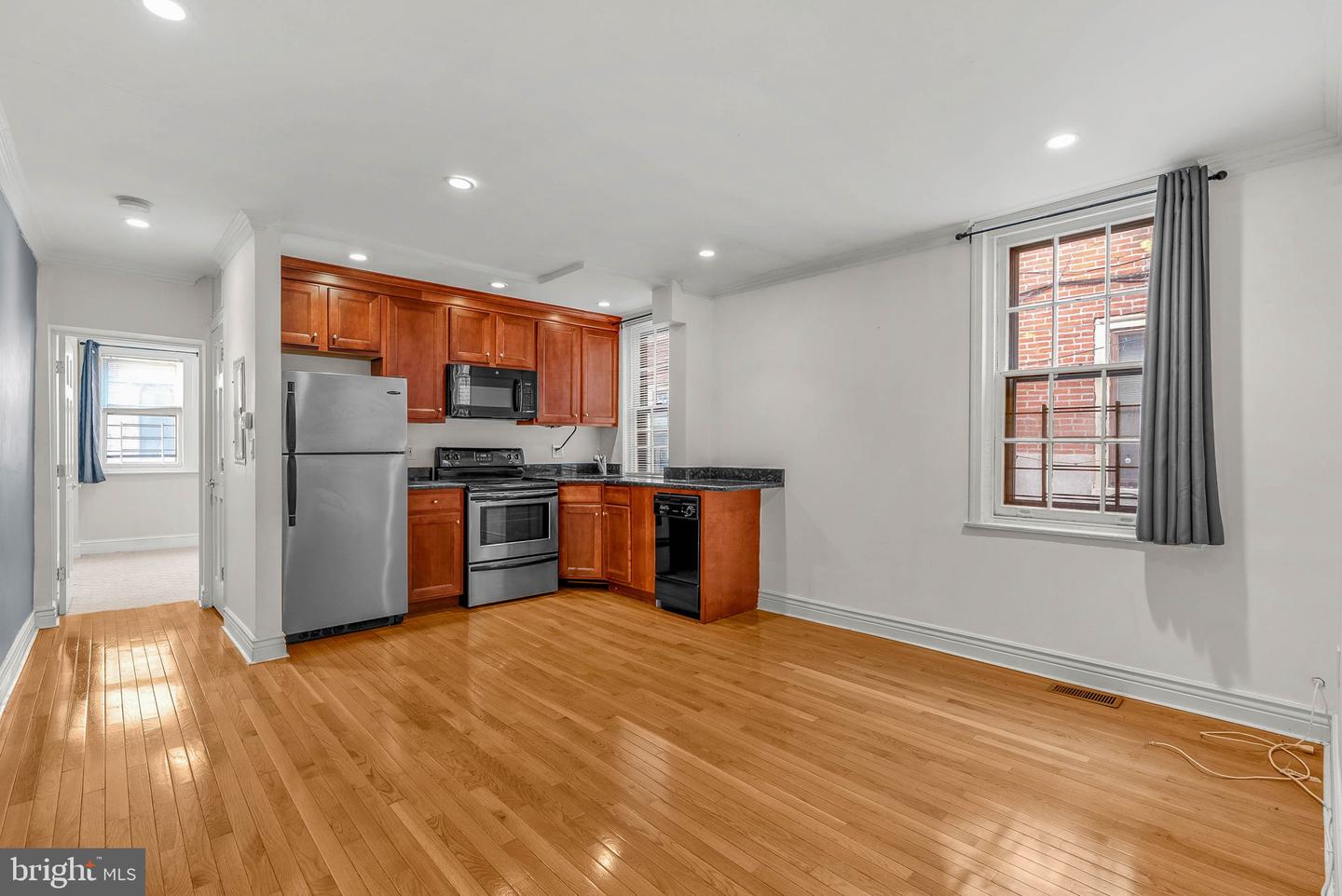 1910 Fairmount Ave #b (1r) Property Photo 2