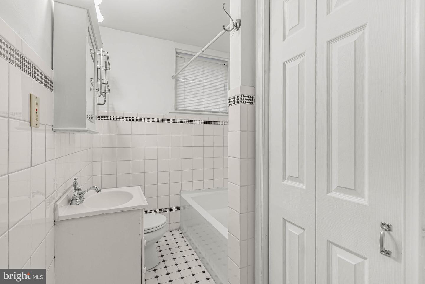 1910 Fairmount Ave #b (1r) Property Photo 5