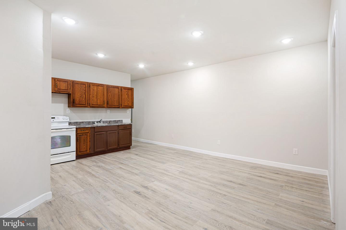 702 E Chelten Ave #1 Property Photo 4