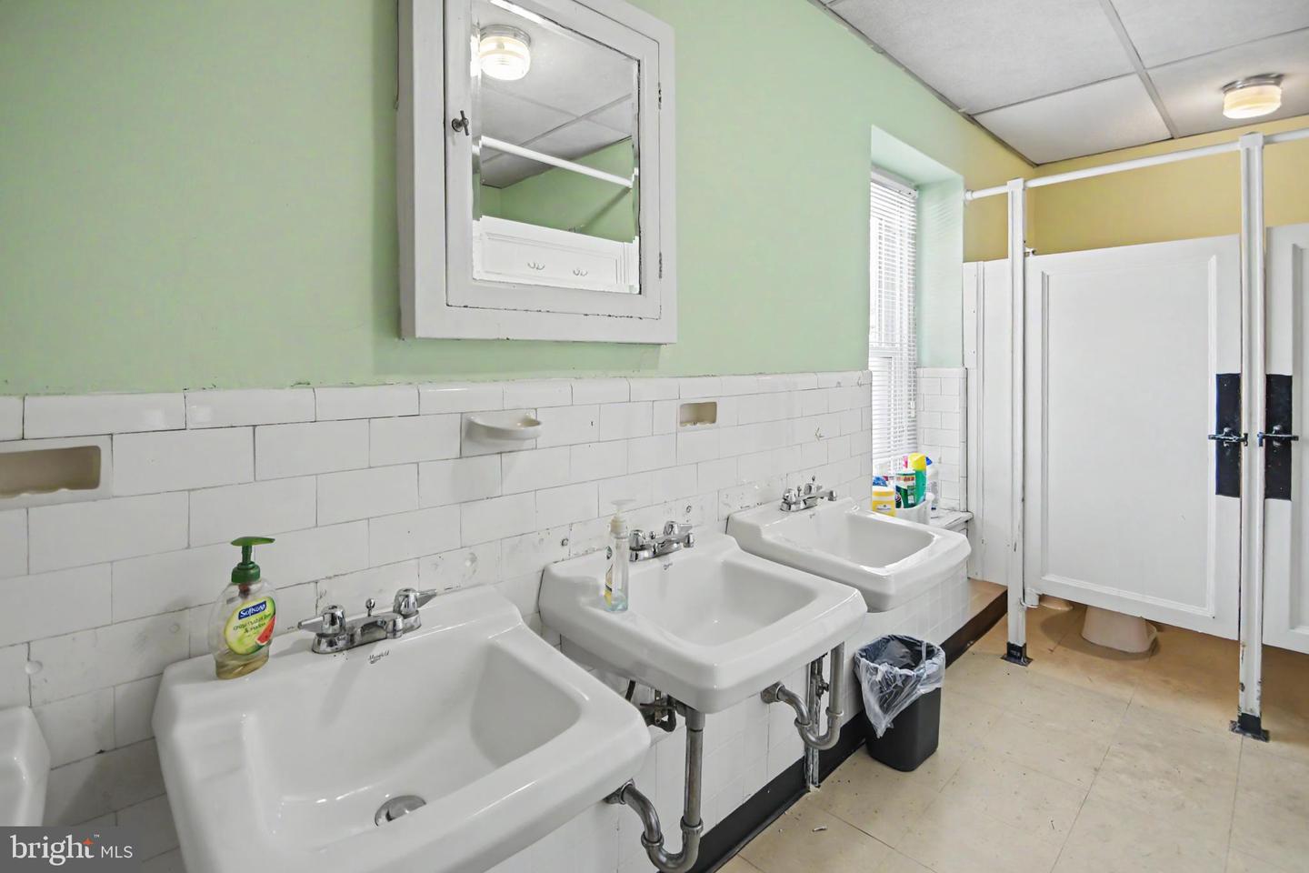 45-51 W Logan St Property Photo 34