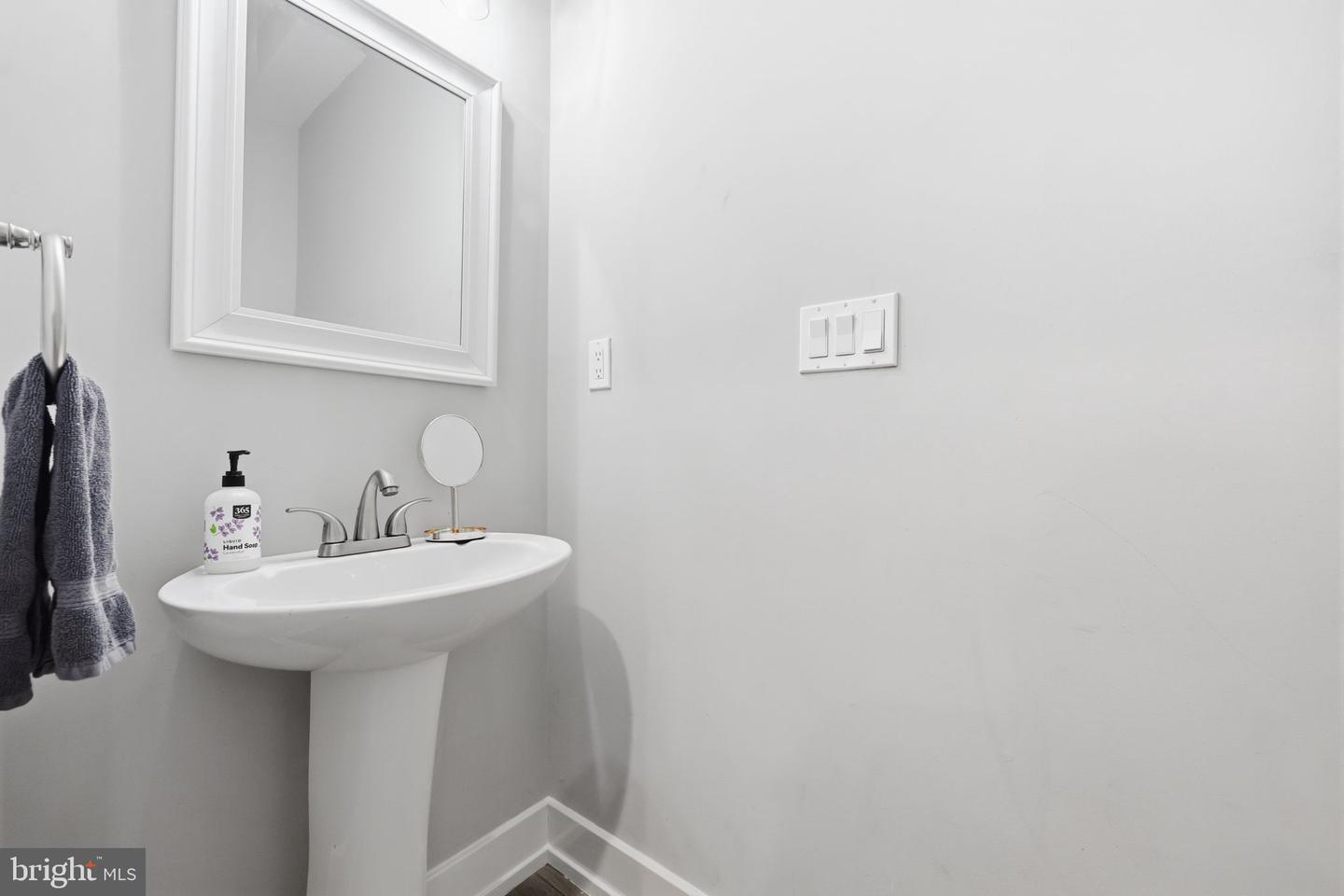 1411 S Taylor St Property Photo 9