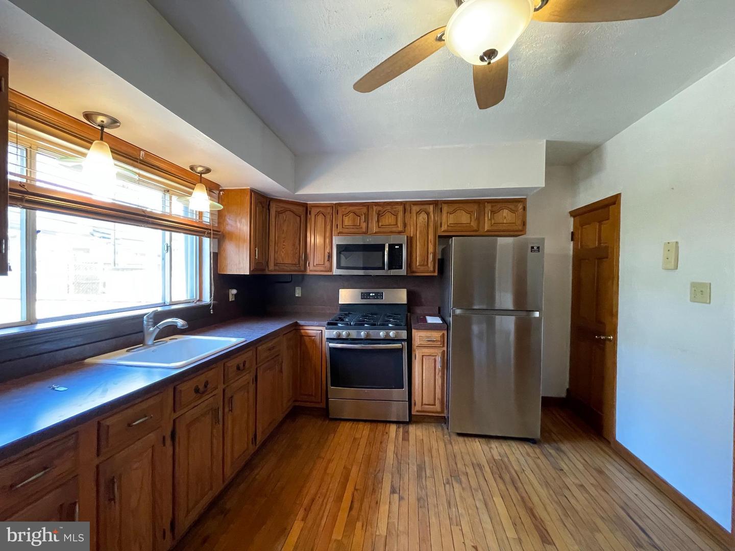344 Wolf St Property Photo 5