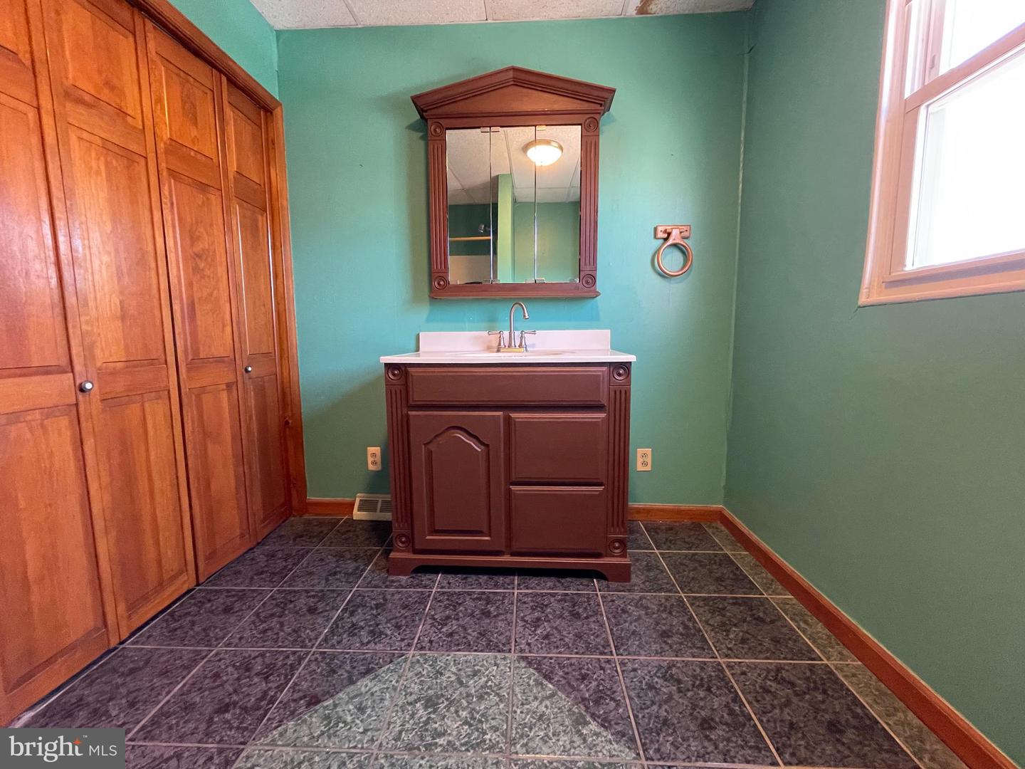 344 Wolf St Property Photo 12