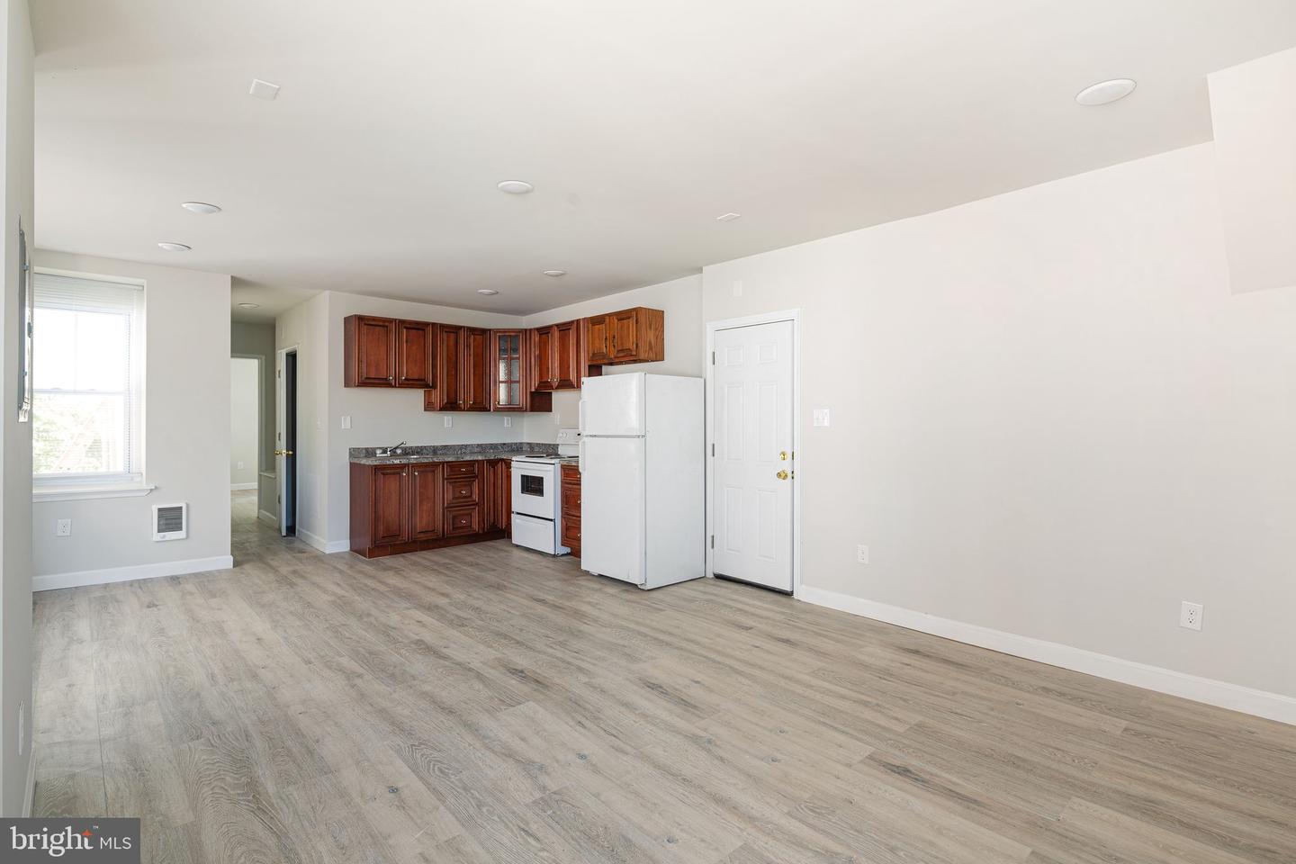 702 E Chelten Ave #2 Property Photo 3