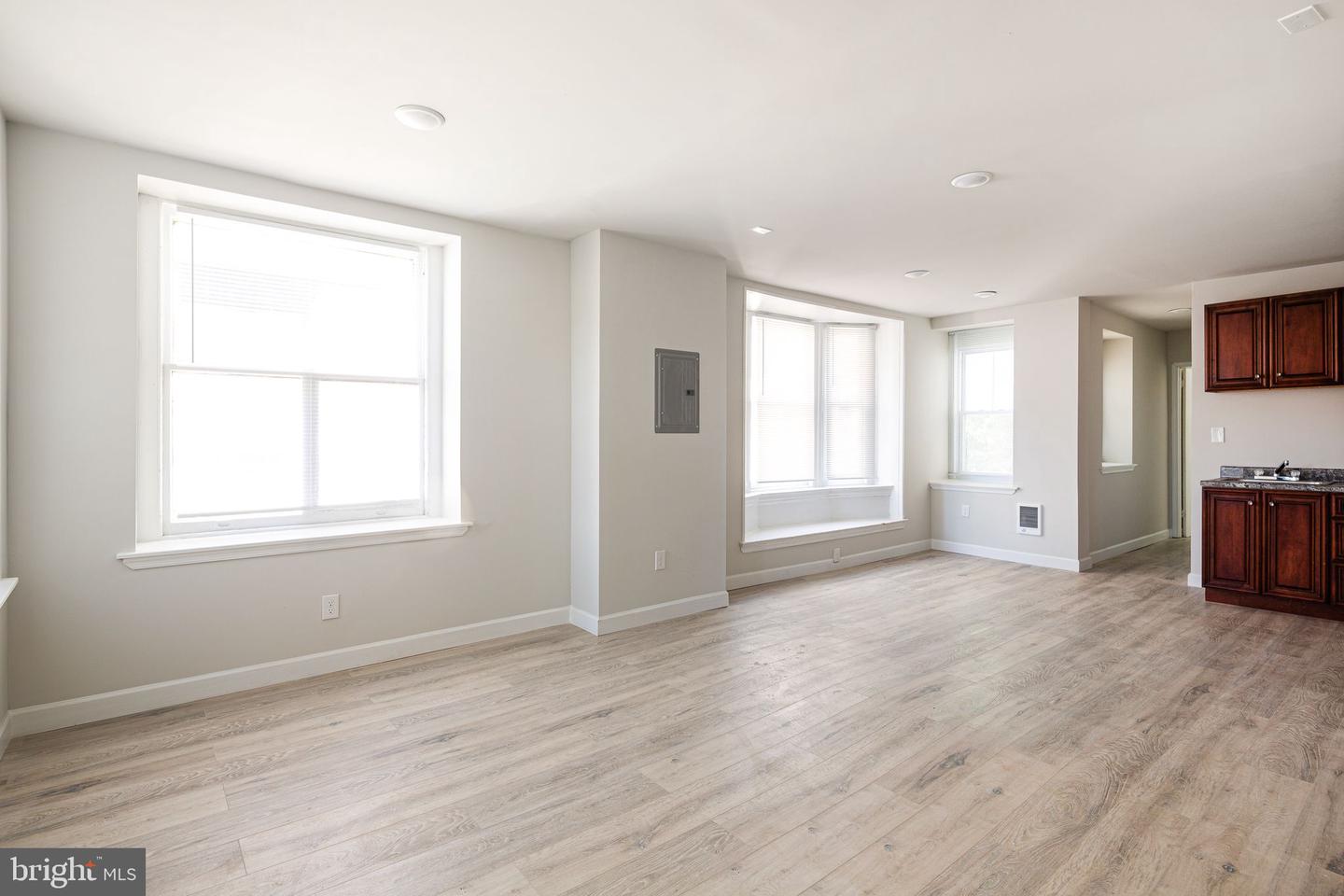 702 E Chelten Ave #2 Property Photo 4