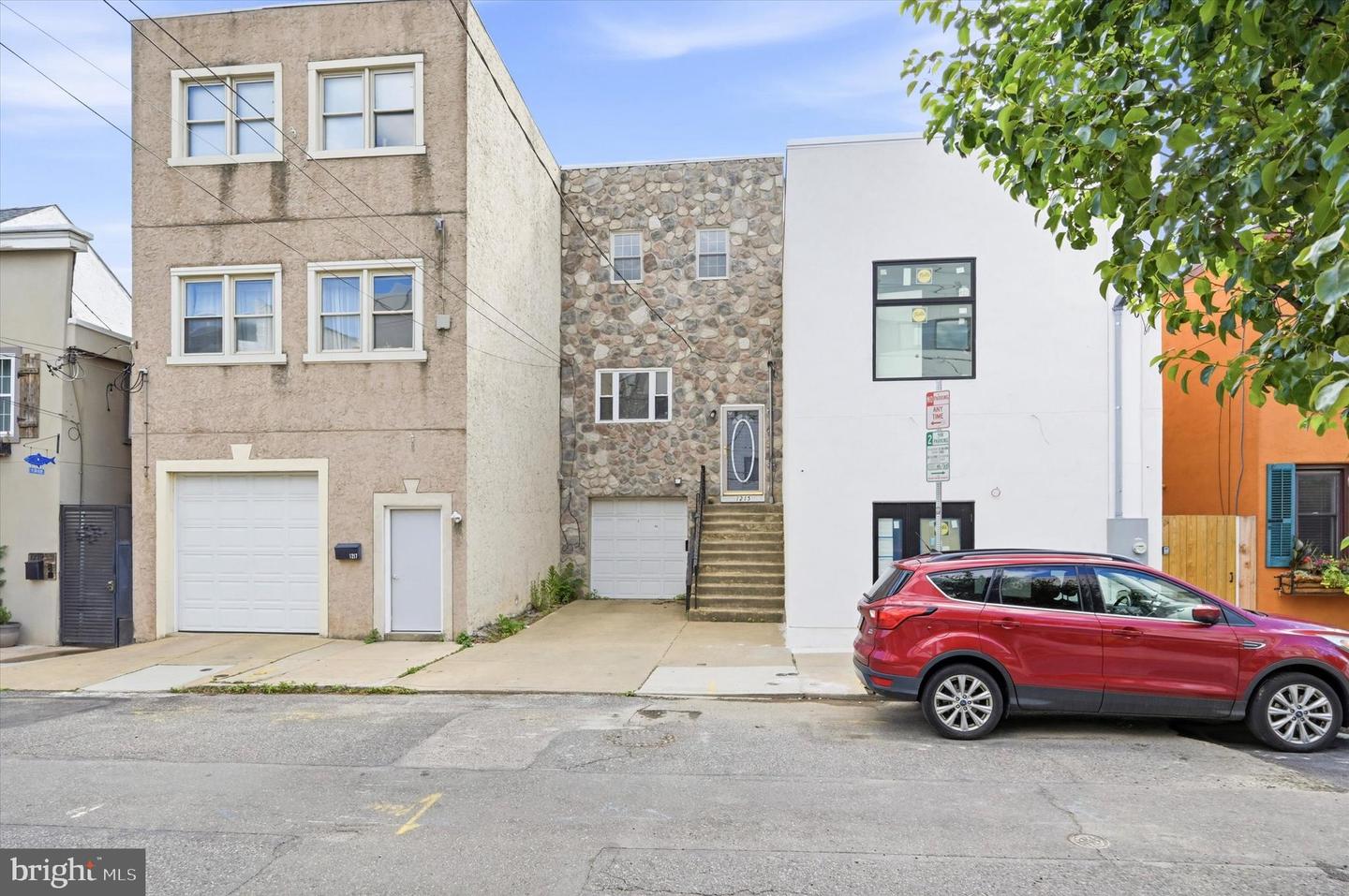 1215 Crease St Property Photo 1