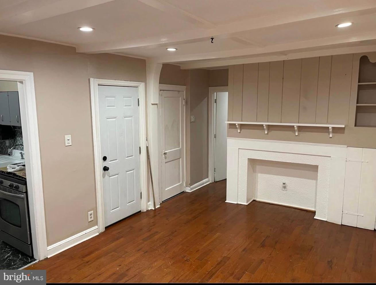 3945 Claridge St Property Photo 1