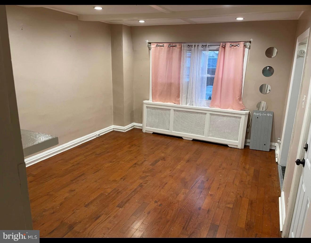 3945 Claridge St Property Photo 2