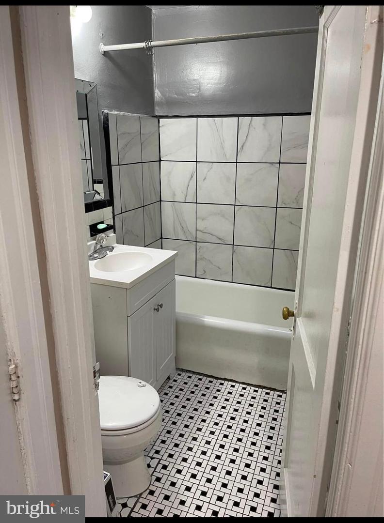 3945 Claridge St Property Photo 6