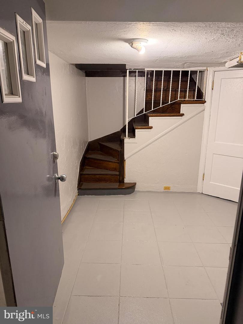 3945 Claridge St Property Photo 17