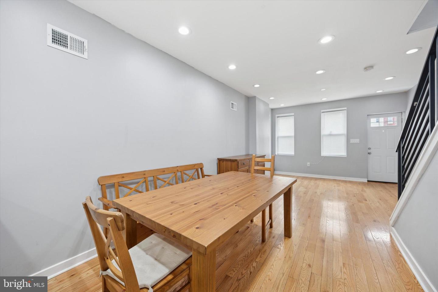 2036 N Darien St Property Photo 5