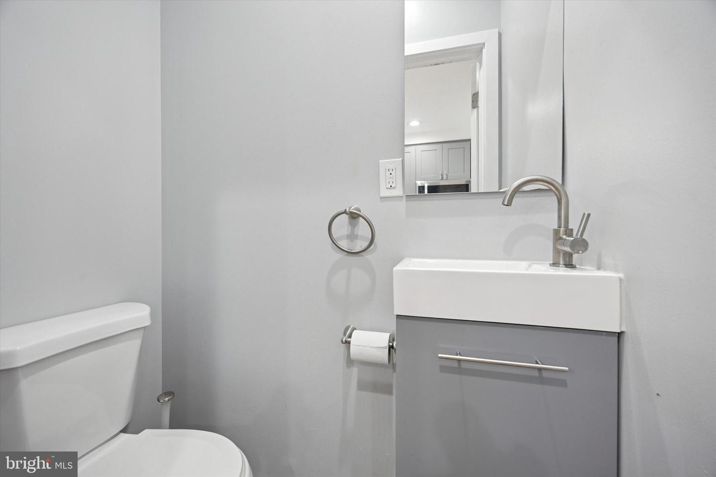 2036 N Darien St Property Photo 9