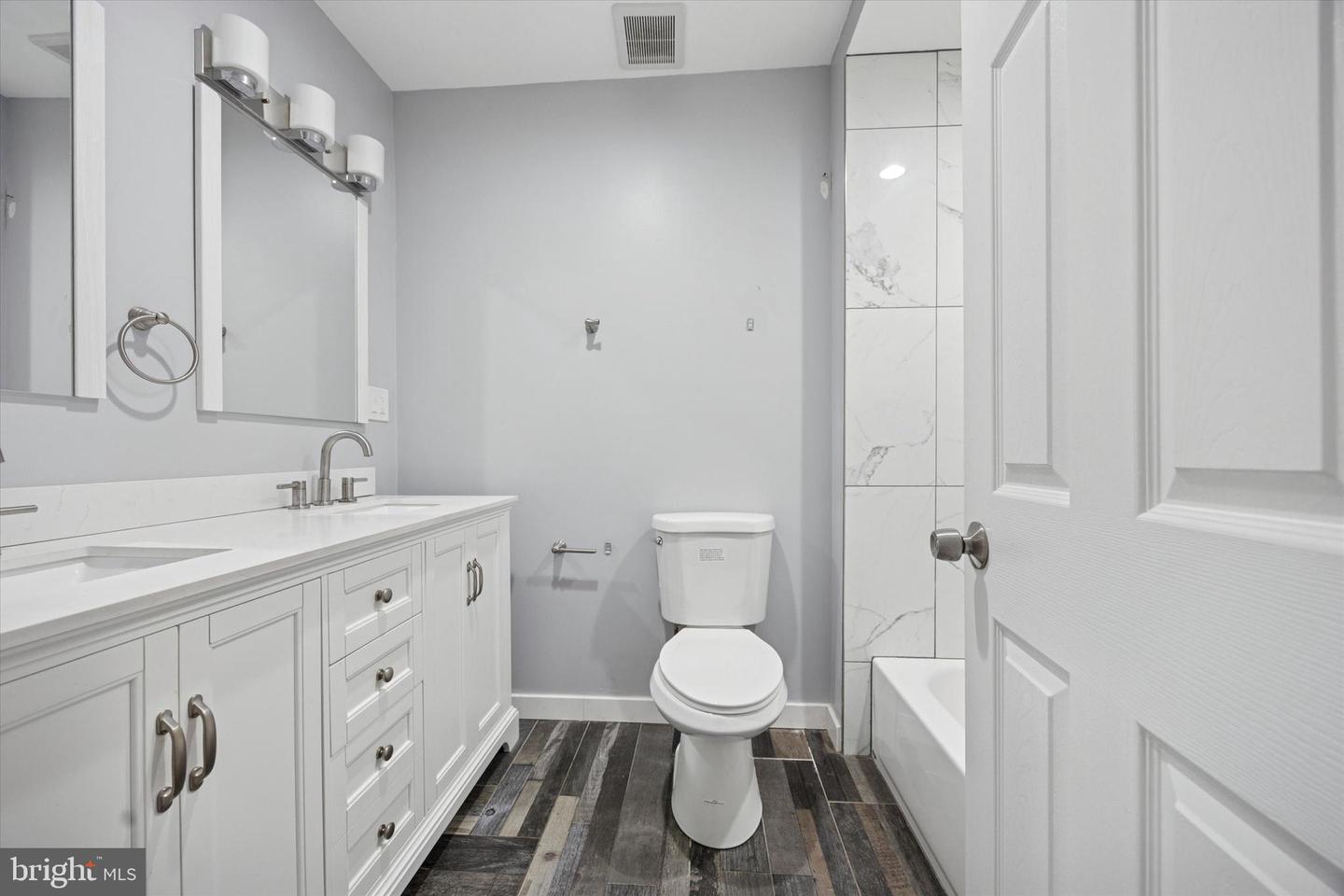 2036 N Darien St Property Photo 10