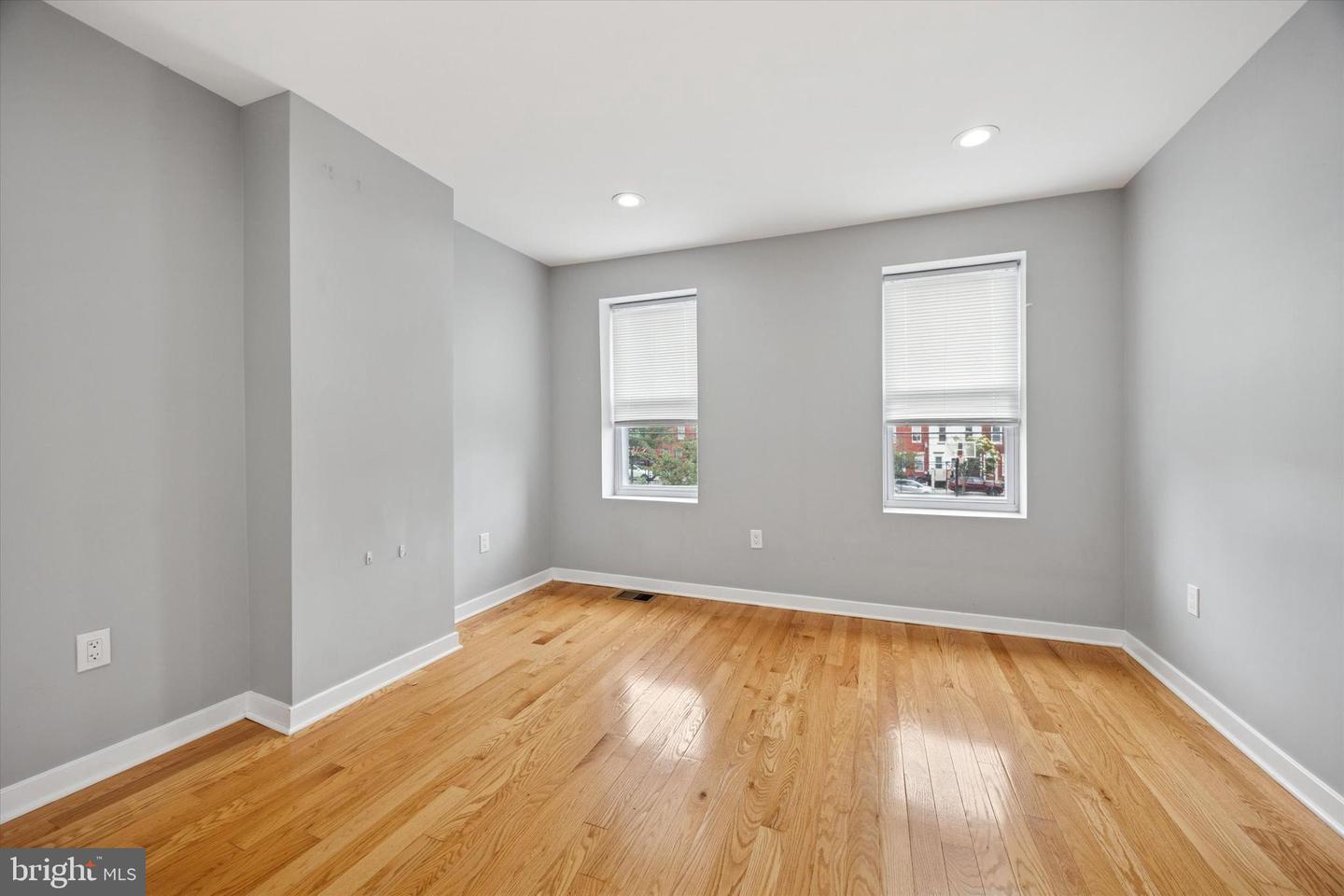 2036 N Darien St Property Photo 11