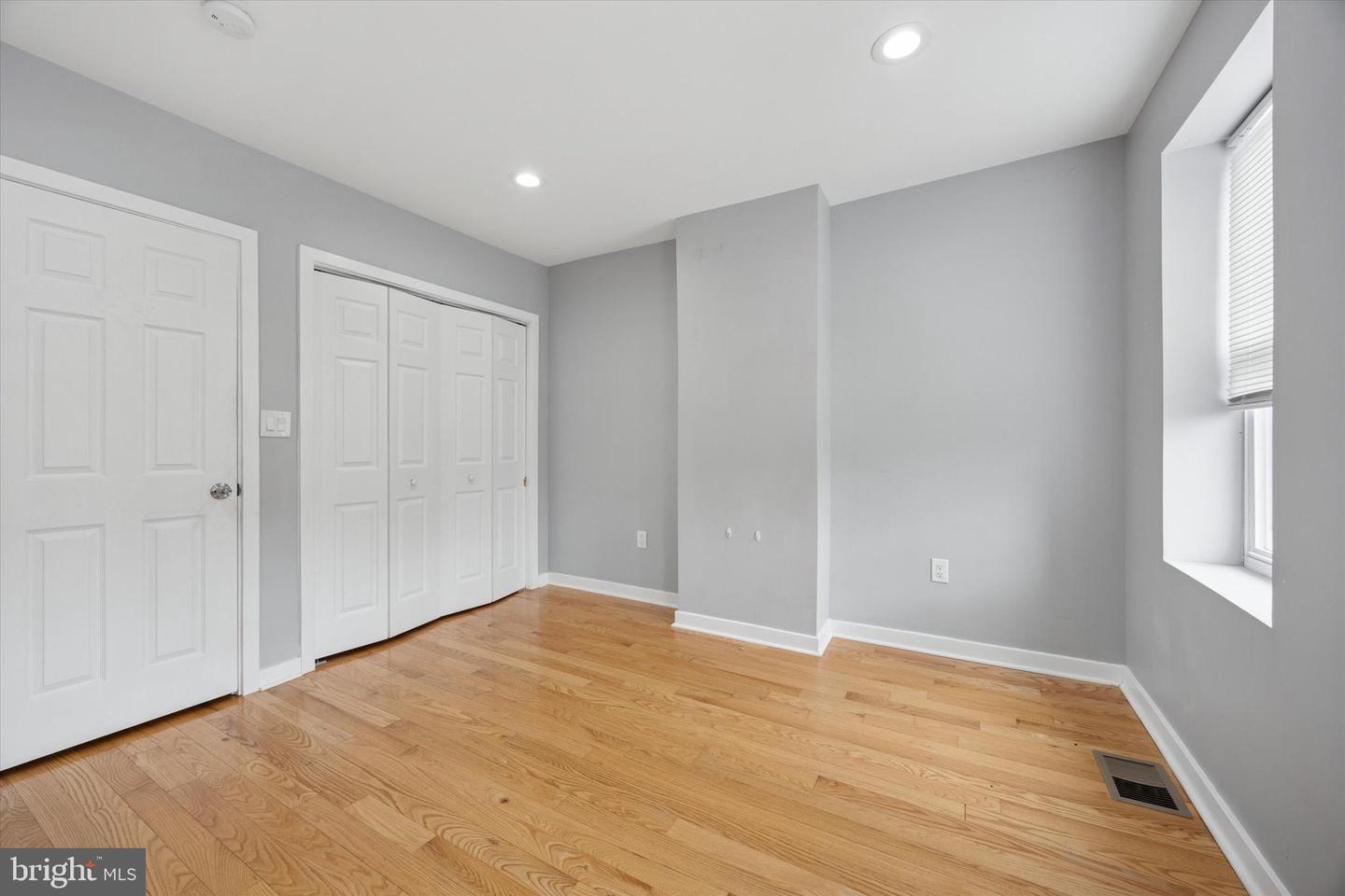 2036 N Darien St Property Photo 12