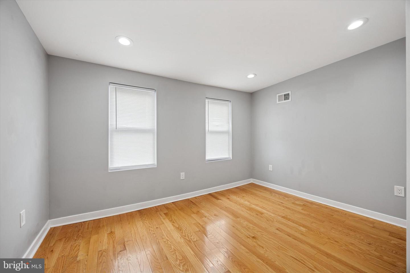 2036 N Darien St Property Photo 13